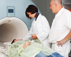 Image: Medical staff with patient